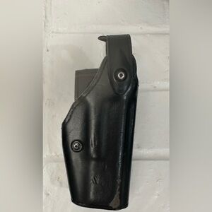 Safariland Glock 17/22 Black Leather Level 2 Holster